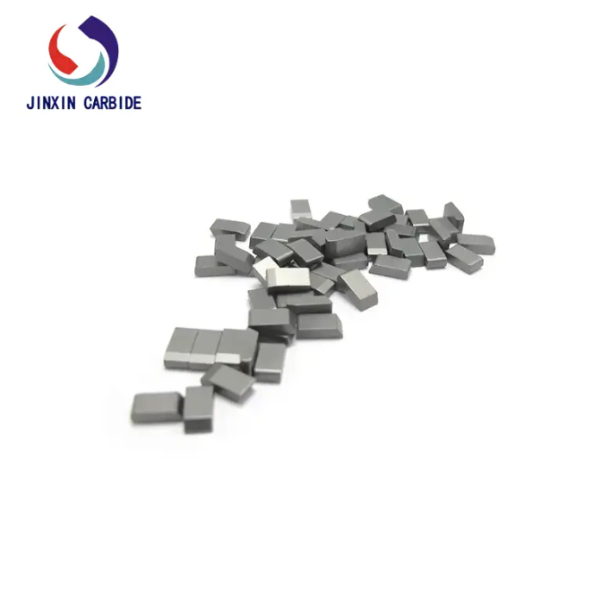 Testere bı&ccedil;ağı i&ccedil;in y&uuml;ksek kaliteli karb&uuml;r testere ipu&ccedil;ları